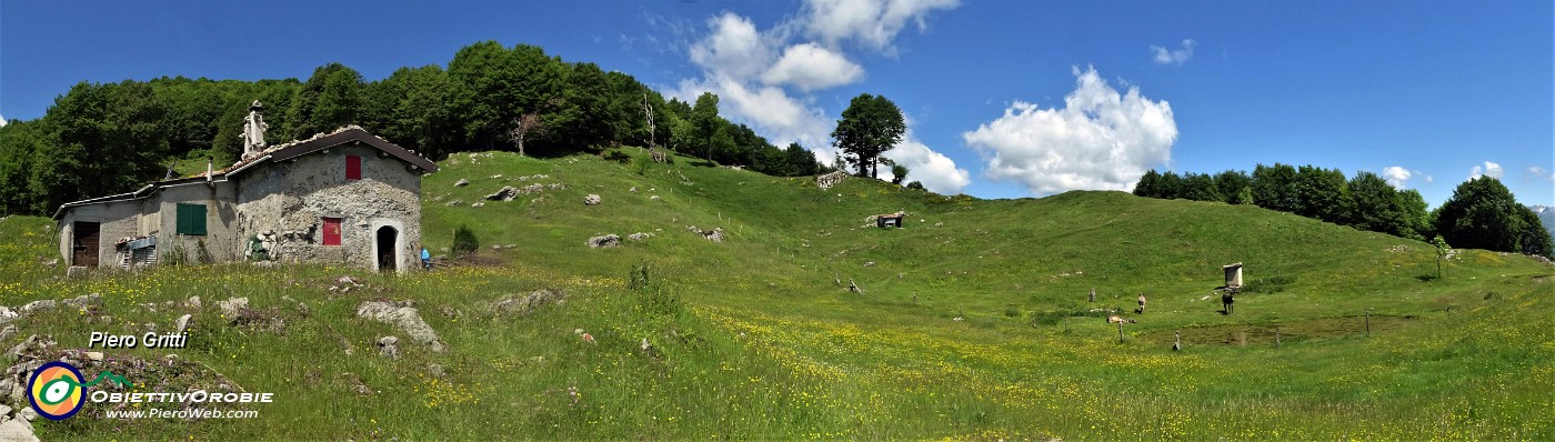 42 Alla bella conca prativa della Baita Sornadello (1407 m).jpg